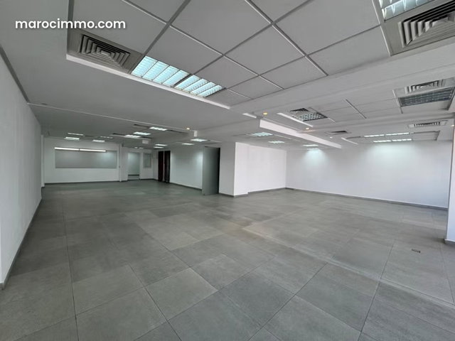 Bureau 200 M² Aménagé A Louer Anfa — 2