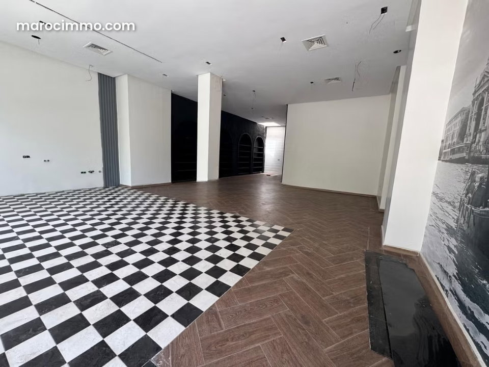Local commercial Prime 131 M² En Plein Gauthier