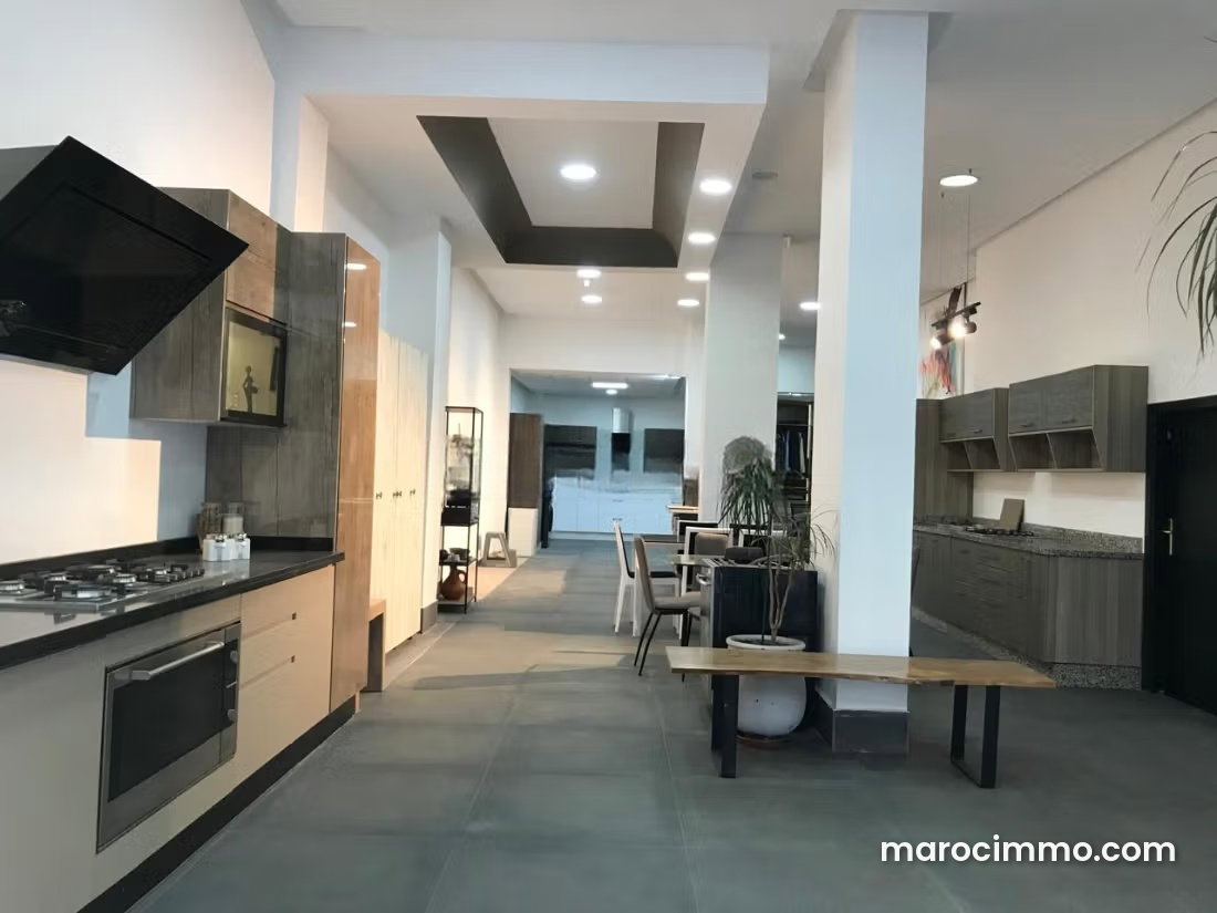 150 sqm Commercial Premises, Double Shopfront, Hospitals District — Casablanca