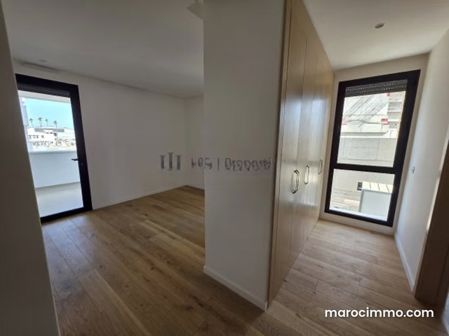T3 of 145m² – Large Terrace — 2