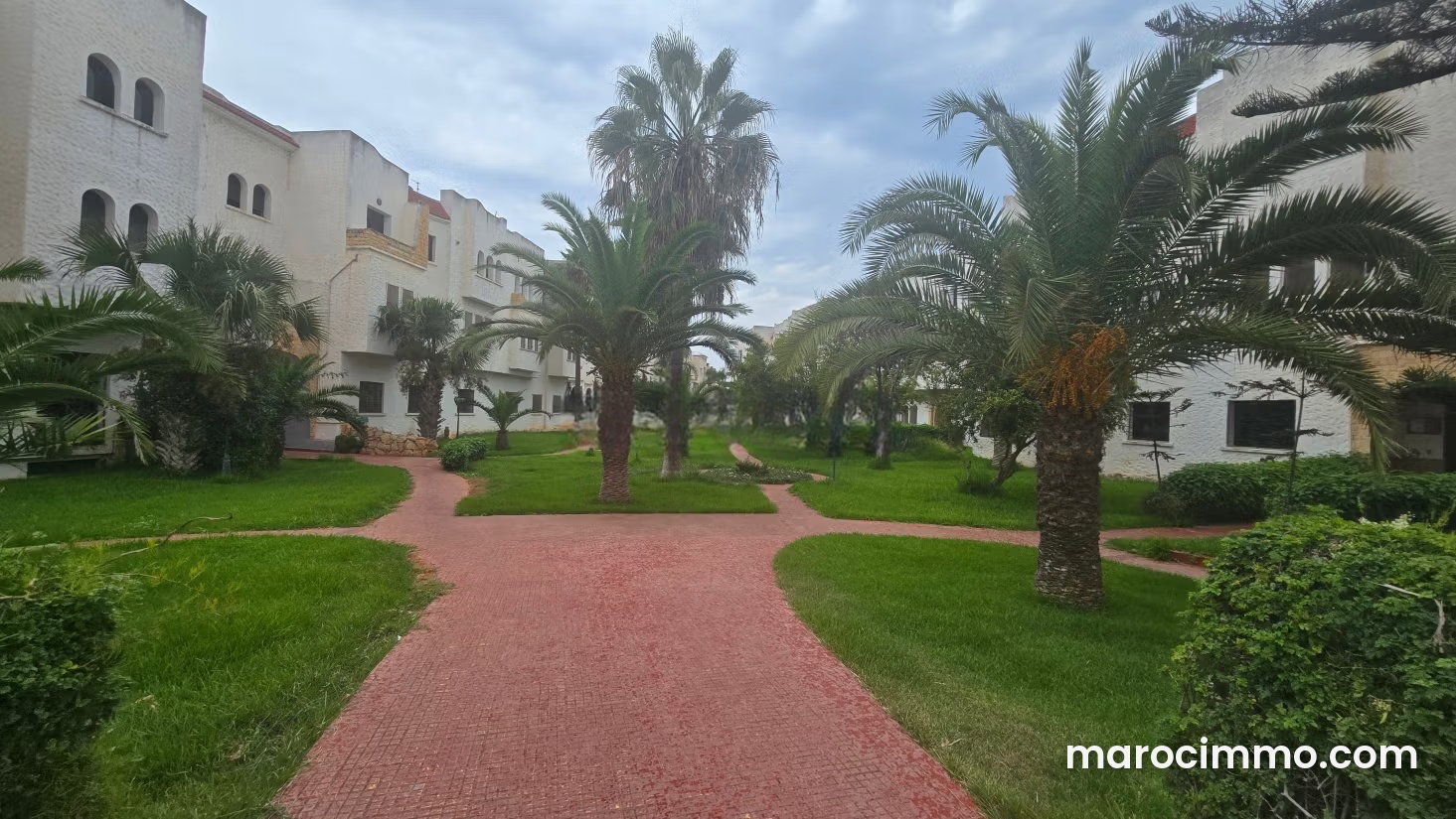 100 m² apartment for rent in Harhoura, Temara with a garden — Temara
