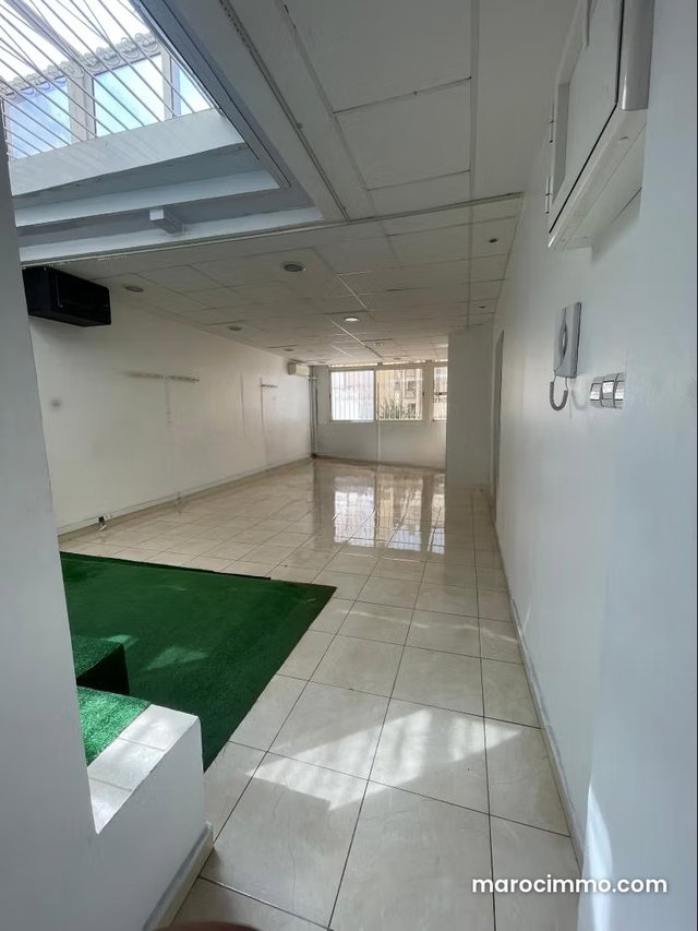 Offices for Rent in Bourgogne Ouest. 73 m² Space. Secure Residence with Keyed Door — 4