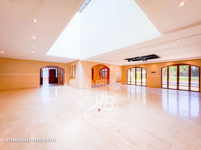 Villa avec potentiel exceptionnel à vendre — 4
