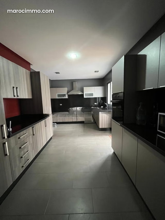 Maison de haut standing à vendre à Ain Diab. 4 chambres. Porte blindée et système de double vitrage — 5