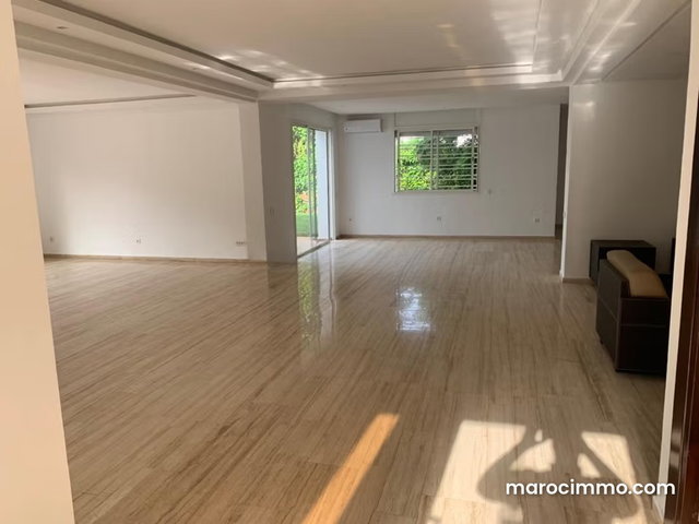 Villa de luxe à louer à Souissi. Superficie 2000 m². Climatisation et piscine — 3