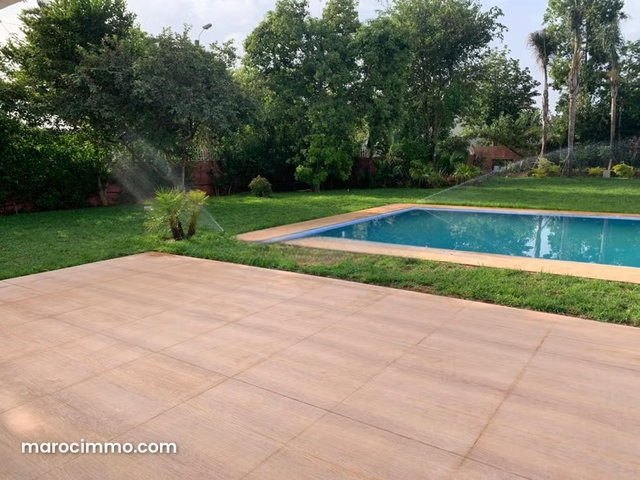Villa de luxe à louer à Souissi. Superficie 2000 m². Climatisation et piscine — 4