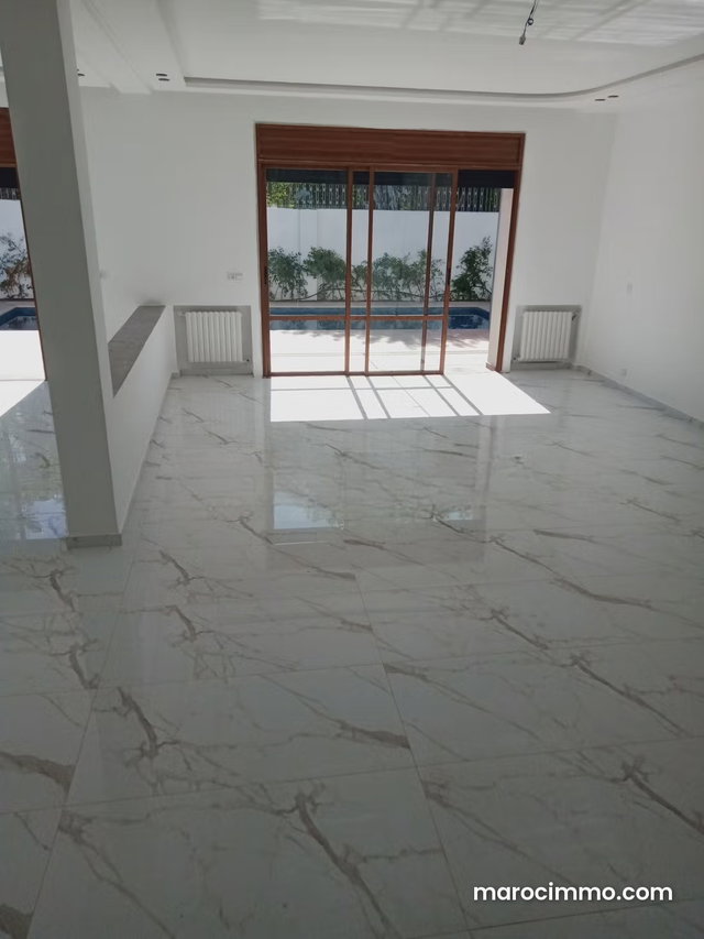 Villa avec piscine 730m2 en location Souissi — 2