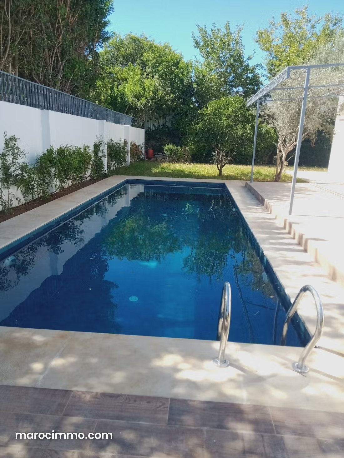Villa 730 m² avec piscine et jardin à louer Souissi, Rabat — Rabat
