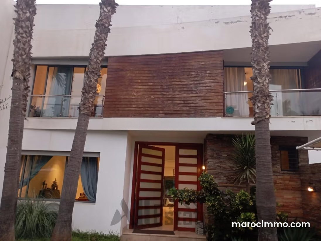 694 sqm Villa with Swimming Pool for Rent, Aïn Diab, Casablanca — Casablanca