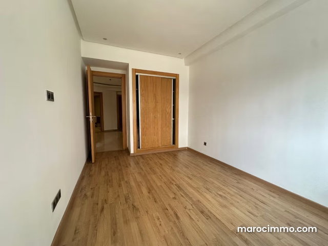 Location d'un appartement à Val Fleury. 3 belles chambres. Prestation de conciergerie, air conditionné — 5