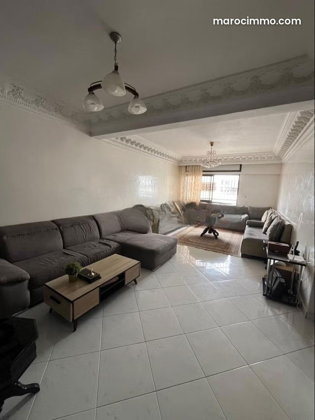 Bel appartement de 3 chambres à vendre au quartier des Hôpitaux. Superficie 112 m². Salon Marocain, salon européen sécurité — Casablanca