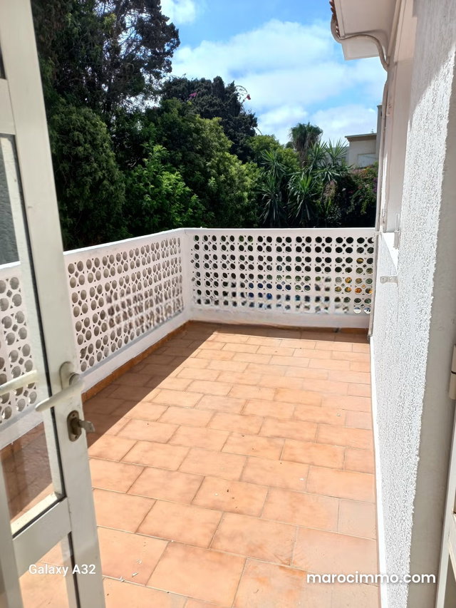 Villa de haut standing à louer à val d anfa. 5 chambres. Tout confort avec cheminée et climatisation — 3
