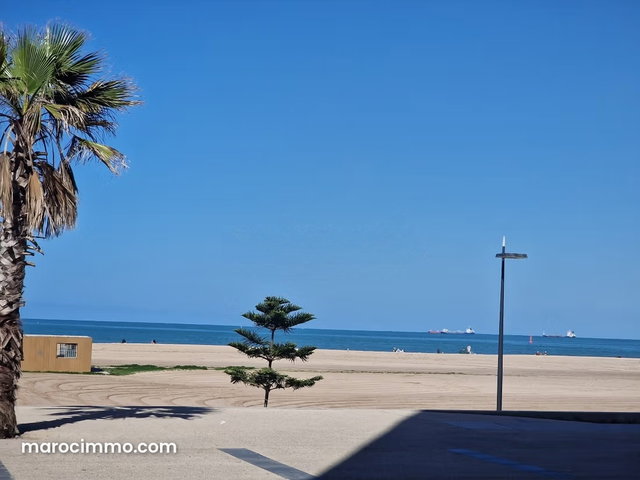 3 bedrooms sea view and pool in city centre — 4