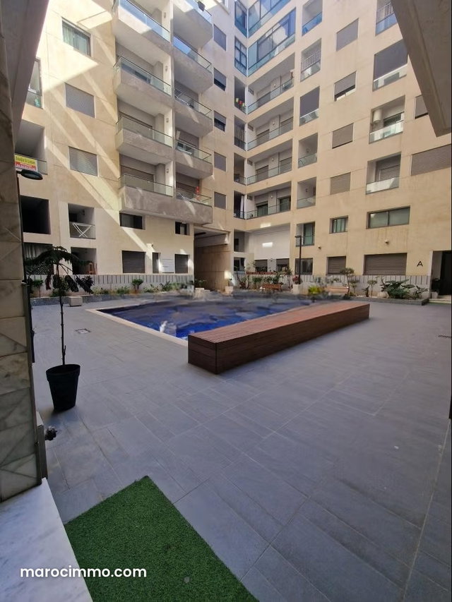 3 bedrooms sea view and pool in city centre — 3
