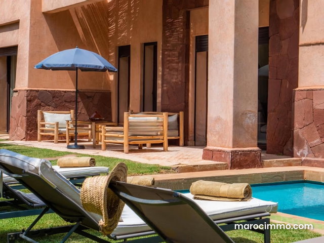 Villa À Vendre Avec Jardin & Piscine Privée — 2