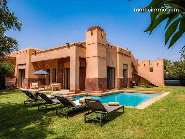 Villa À Vendre Avec Jardin & Piscine Privée — 4