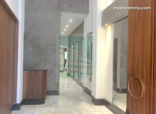 DL. 981: Modern Office Space at Oasis — 4