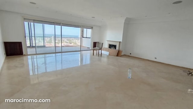 Location d'un appartement à Ain Diab. Surface totale 250 m². Climatisation et piscine — 3