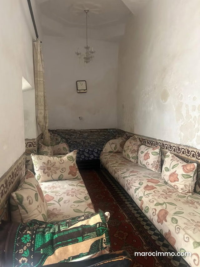 Très belle maison en vente à derb dabachi. 8 pièces. Salon traditionnel et système d'antenne parabolique — 4