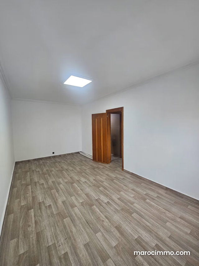 Bureau F3 rénové à louer — 2