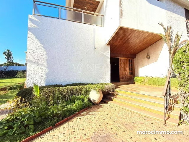 Villa de maître à vendre sur Anfa Supérieur 2 000 m² — 2