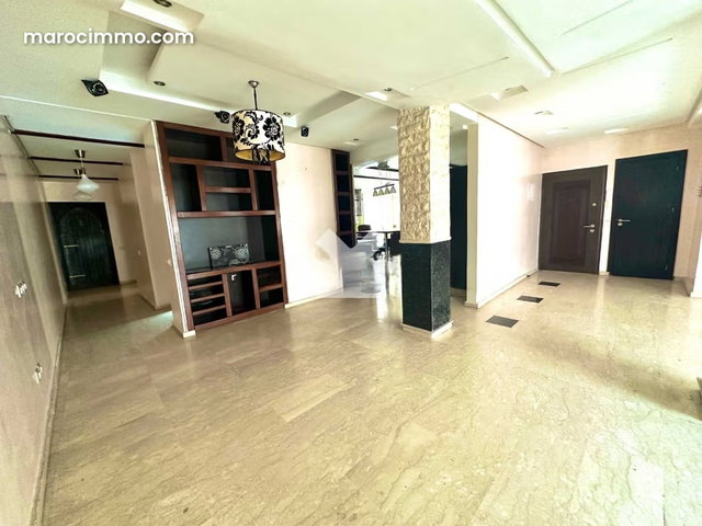 Appartement à Vendre de 160.0 m² à Casablanca, Belvedere Roches Noires — 3