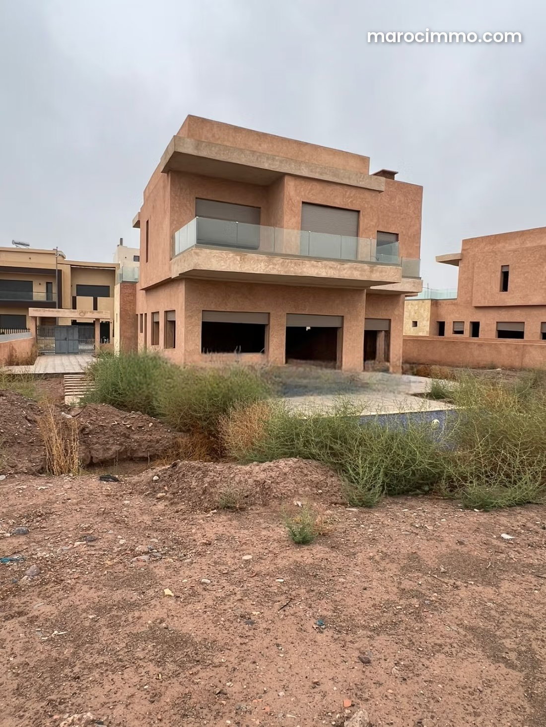 فيلا رحبة بمسبح وإطلالة جبليّة على طريق تحناوت مراكش — مراكش