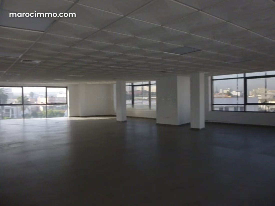 Bureau 180 m² avec garage et ascenseur à Ain Sebaa Casablanca — Casablanca