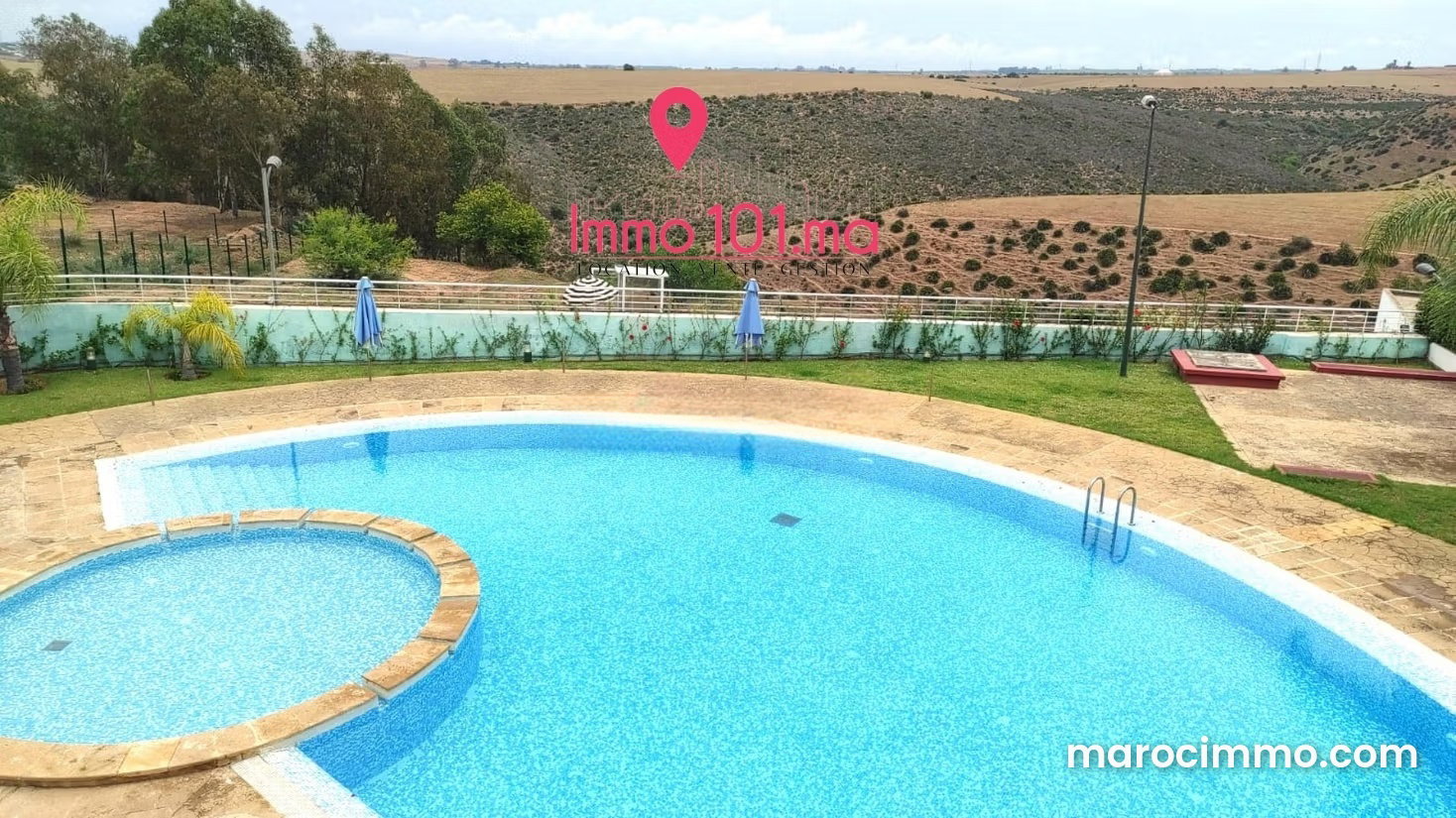 390 m² Villa with Pool and Security in El Menzeh — El Menzeh