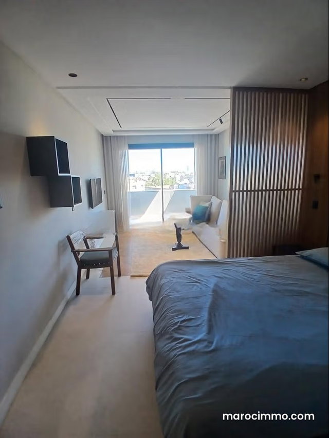 Cil Studio neuf luxueux meublé balcon vue — 4