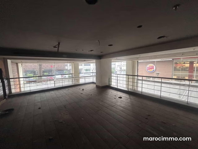 Grand local a louer sur boulevard anfa — 3