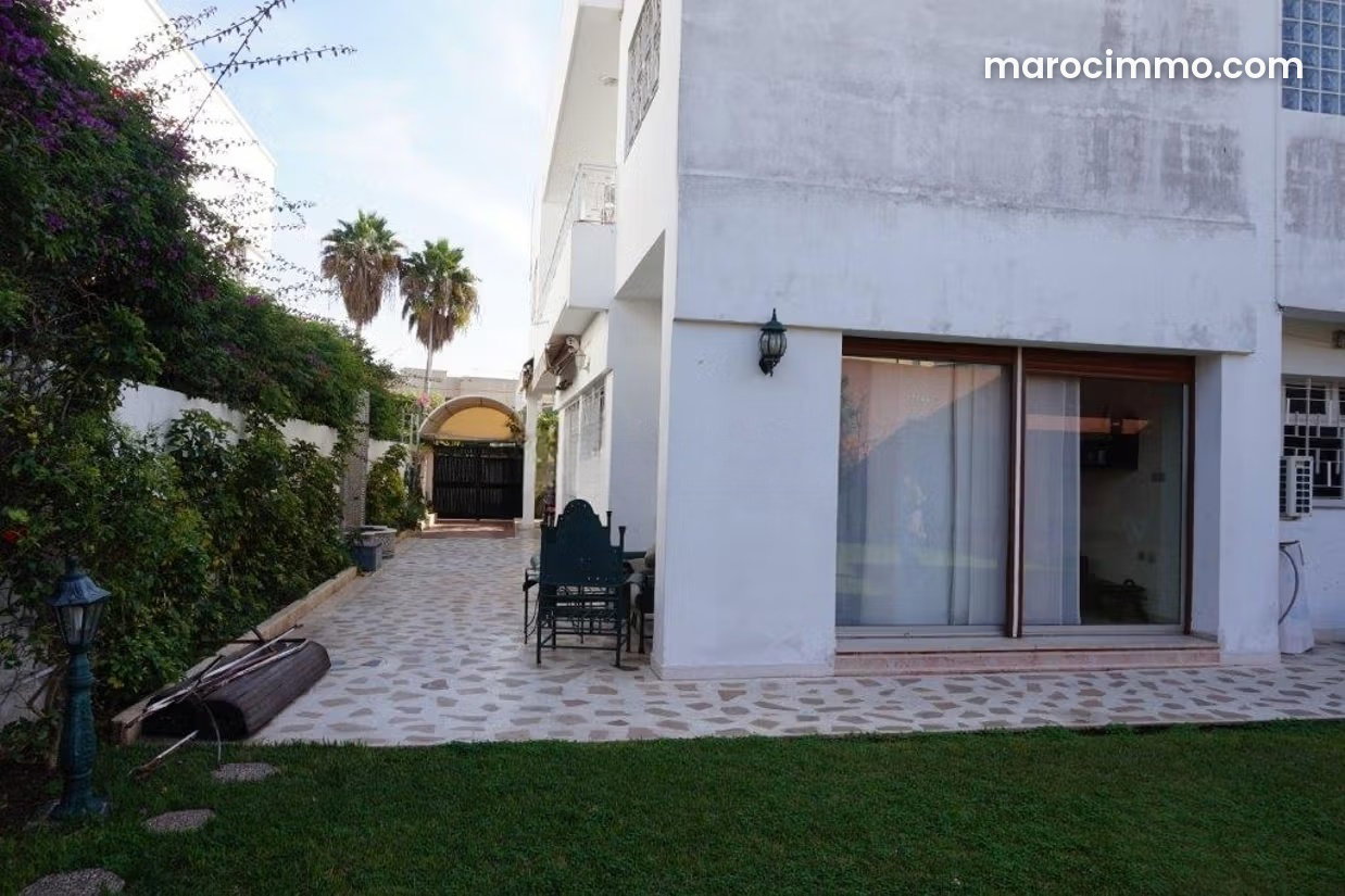 Villa 725 m² sur 728 m² de terrain à Polo, Casablanca — Casablanca