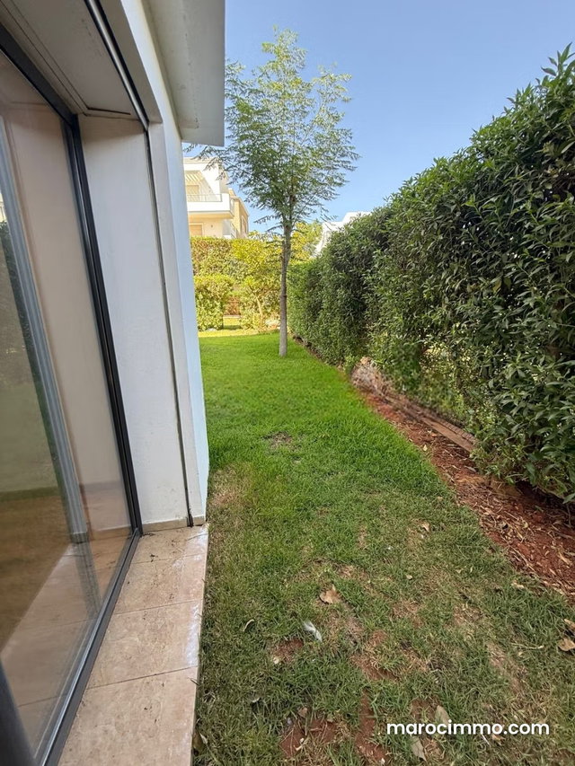 Luxurious House for Sale in California. 4 Large Rooms. Patio and Garden — 2