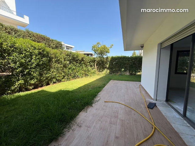 Luxurious House for Sale in California. 4 Large Rooms. Patio and Garden — 4