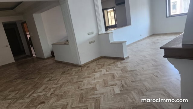 Bel appartement à vendre en plein boulevard Ghandi — 2