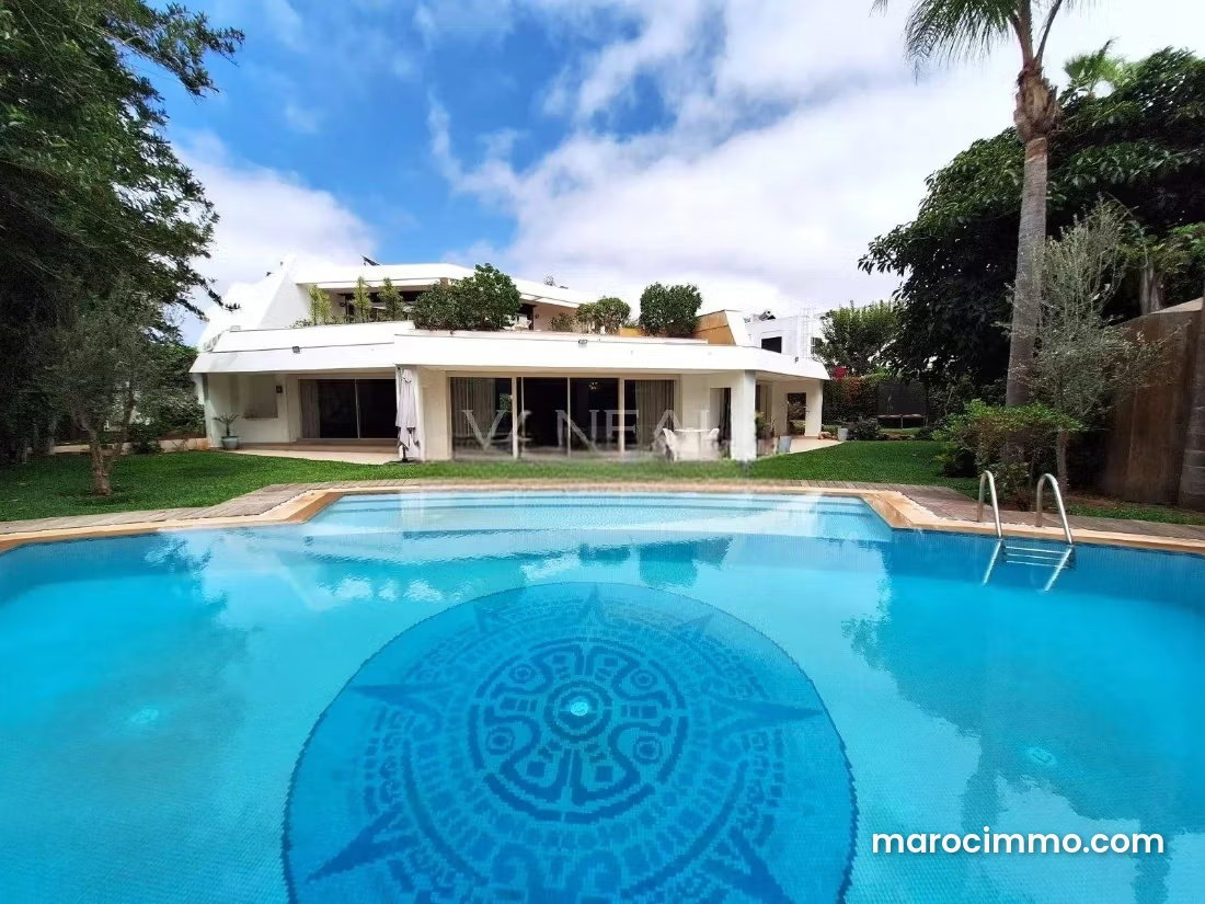 Villa 2000 m² avec piscine et jardin, Anfa, Casablanca — Casablanca