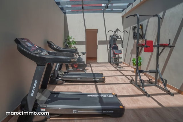 Apparemment 60m au premier étage, location à l’année — 3