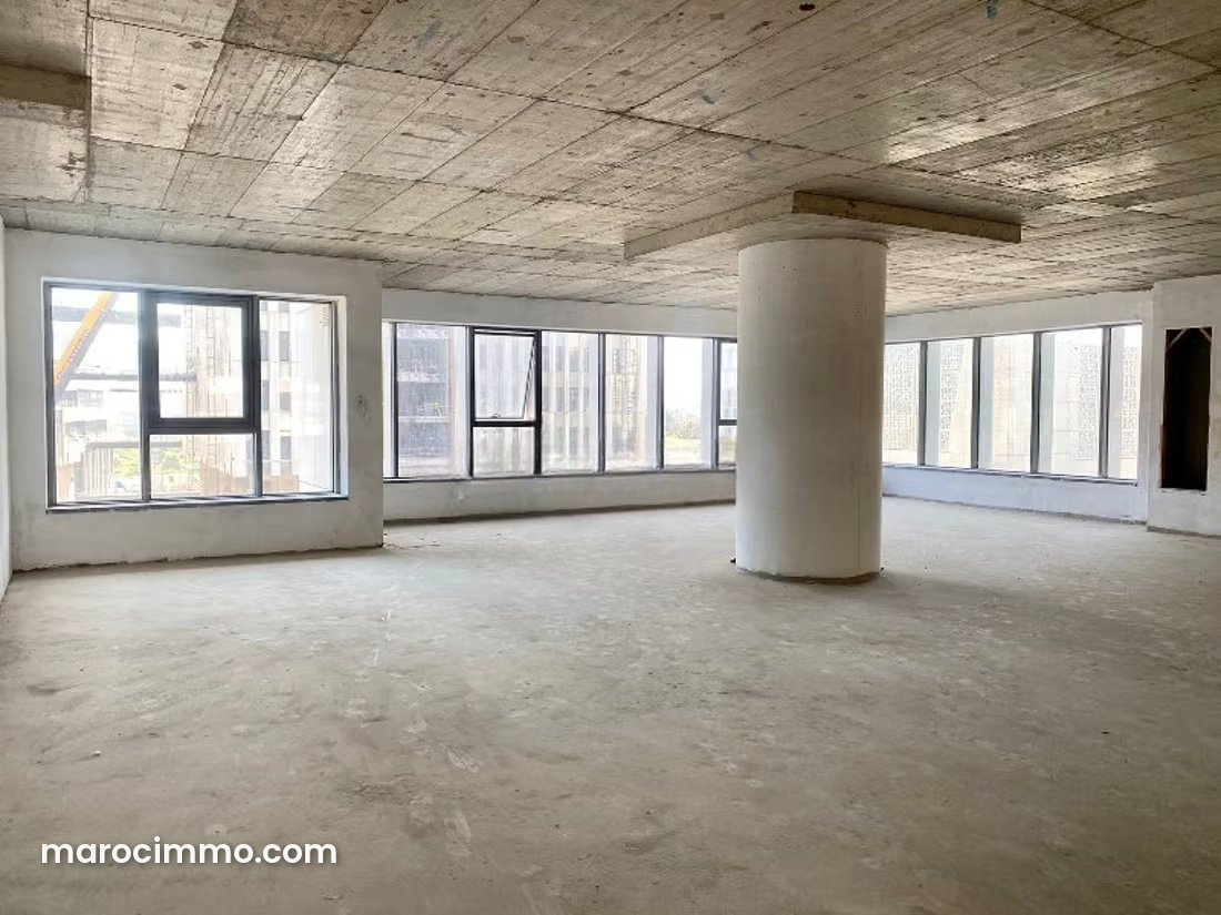 Bureau à louer à Hay Hassani, Casablanca, 365 m² lumineux — Casablanca