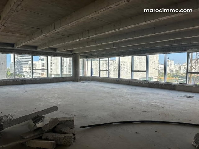 Plateau de bureau à louer à CFC — 2