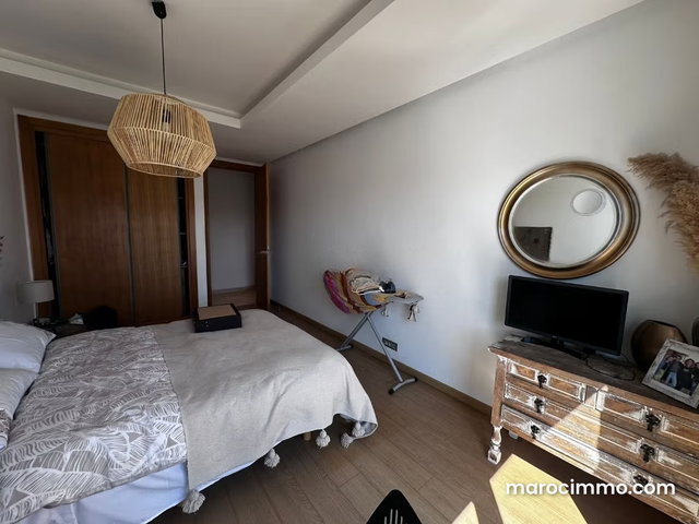 Très bel appartement en location à Souissi. 4 chambres. Service de concierge et climatisation — 4