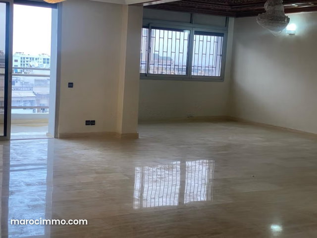 Spacious Apartment for Sale in a Prime Location — 4