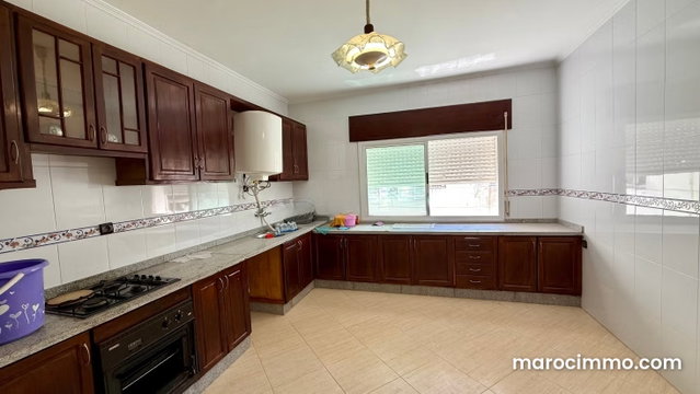 Grand appartement familial avec terrasse et garage au cœur de Tétouan — 5