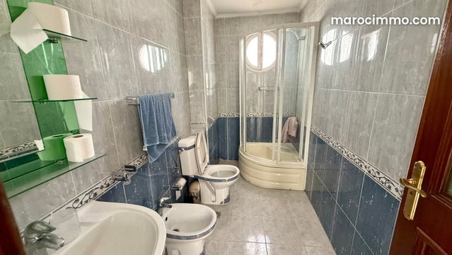 Grand appartement familial avec terrasse et garage au cœur de Tétouan — 4