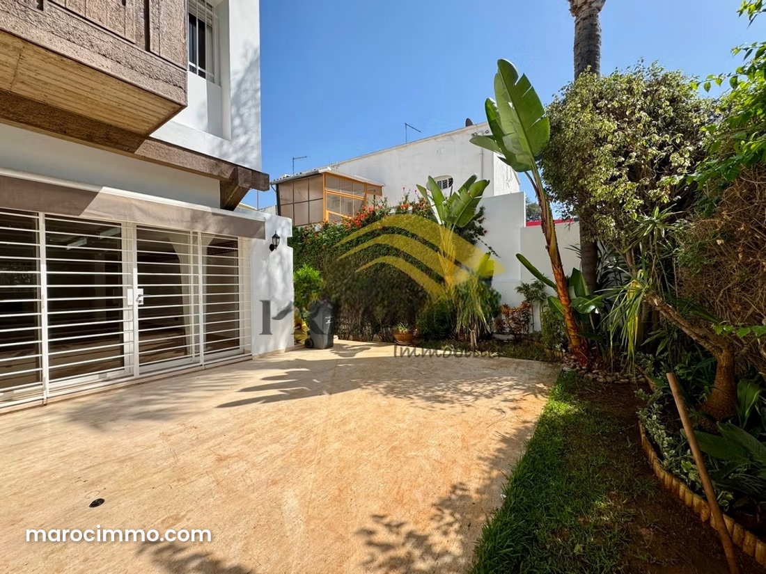 300 sqm villa with garden for rent in the Hassan district, Rabat — Rabat