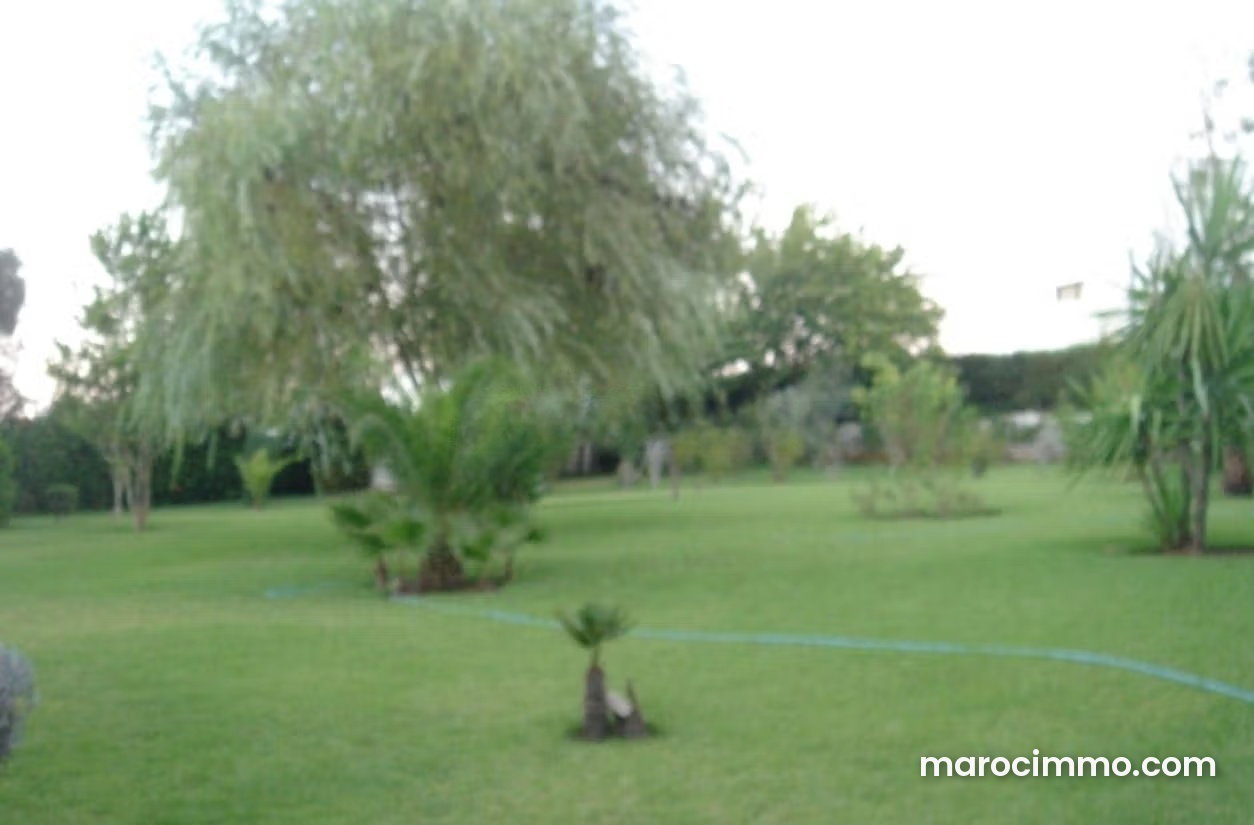 Villa 600 m² et 9 pièces à rénover, Souissi, Rabat — Rabat