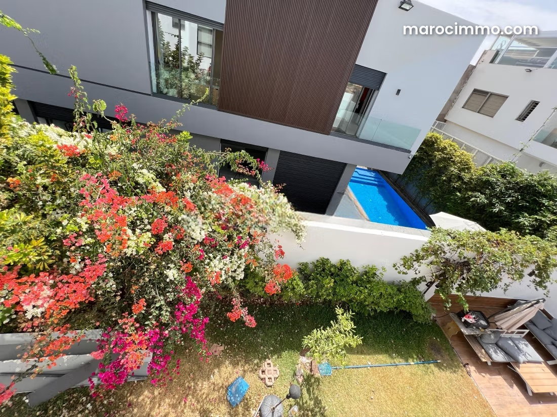 5-Bedroom Villa with Swimming Pool, Dar Bouazza, 375 sq m — Dar Bouazza