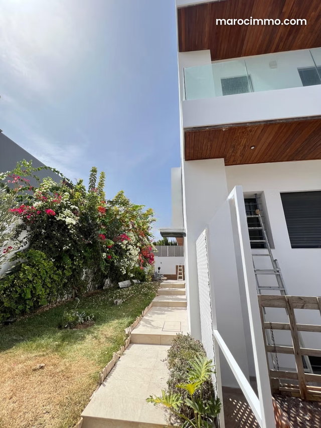 For Sale – Exceptional Renovated Villa with Pool in Dar Bouazza — 3