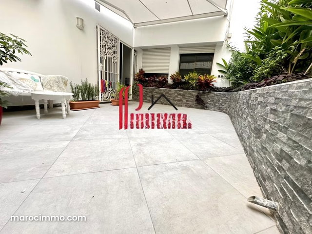3Ch Racine avec très belle cour équipeé Pergola — 3