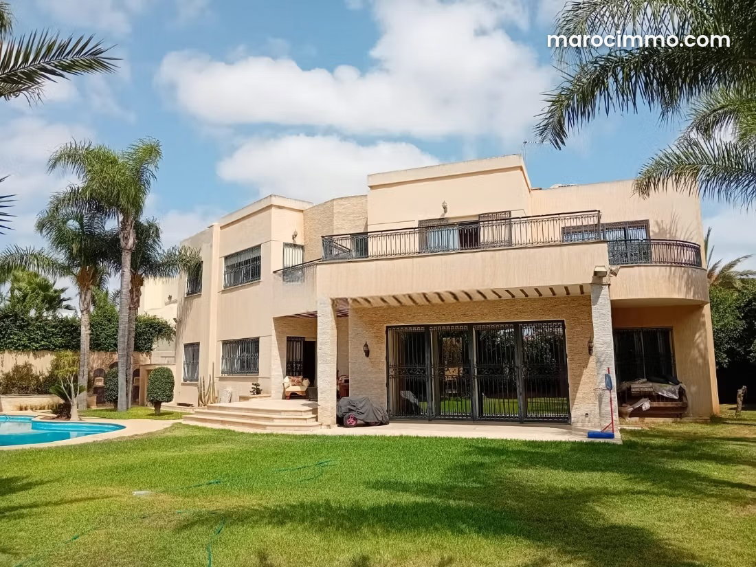 Villa 1138 m², jardin et piscine, Californie Casablanca — Casablanca