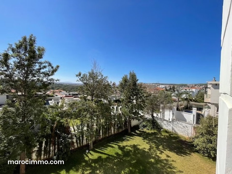 Magnifique duplex location avec terrasse et jardin situation la montagne